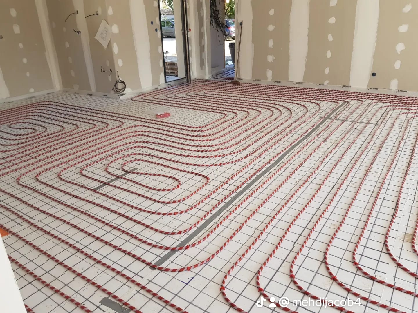 Installation d’un système de chauffage au sol hydraulique